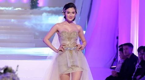 Thi sinh doi Pham Huong catwalk the nao? hinh anh