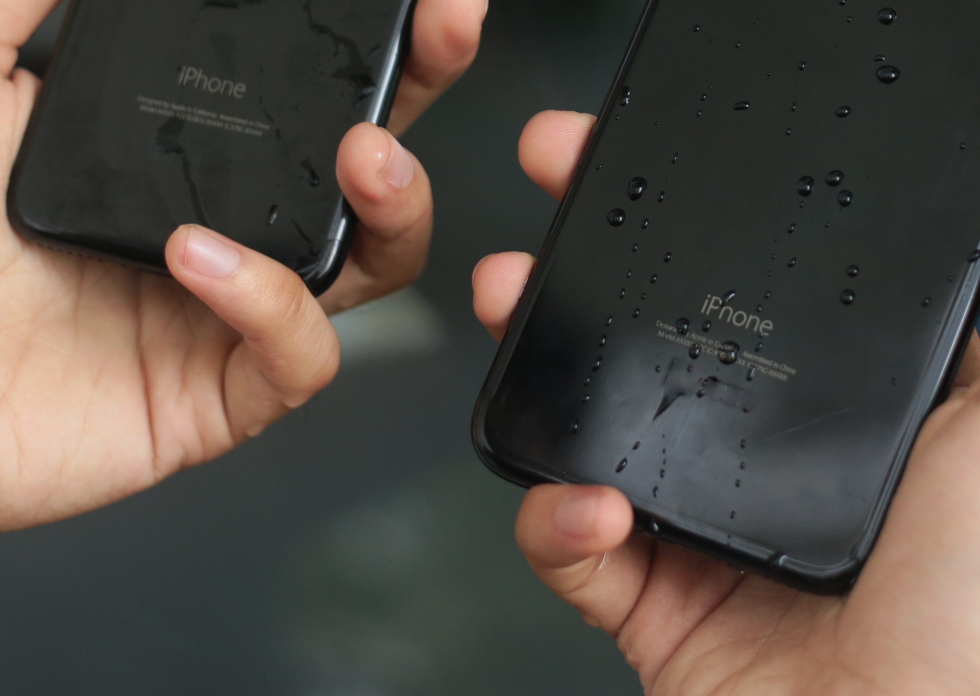 iPhone 7 Jet Black - dep nhung de bam van tay hinh anh