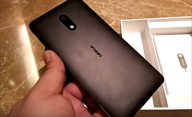 Video dau tien mo hop Nokia 6 hinh anh
