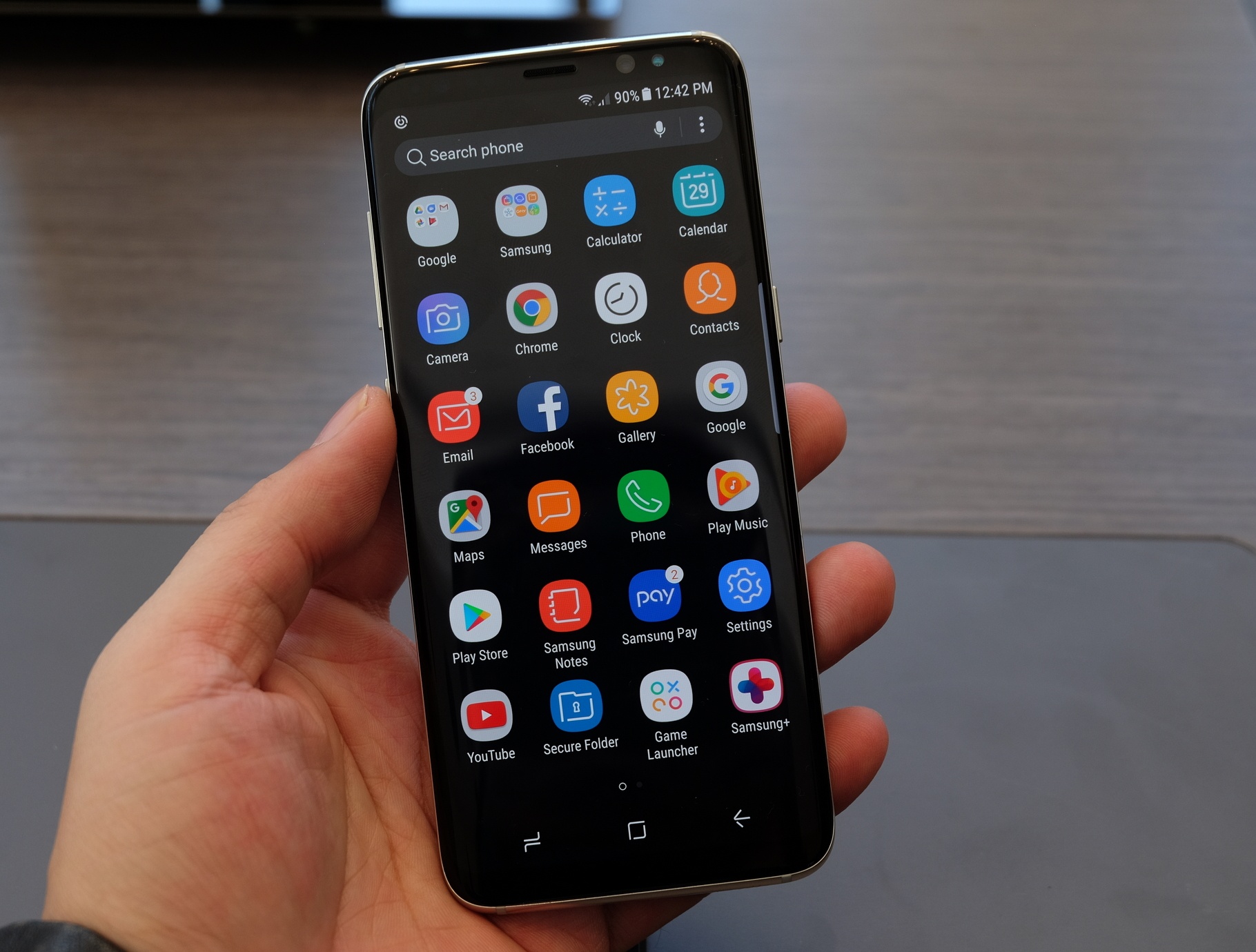 Dung thu Galaxy S8+: Man hinh lon, kich thuoc gon hinh anh