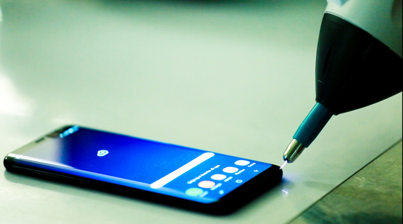 Ben trong nha may san xuat Galaxy S8 o Thai Nguyen hinh anh