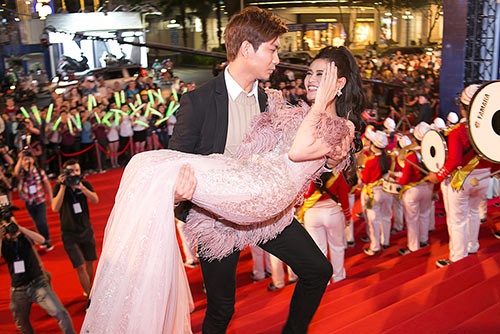 Nhung lan xuat hien cong khai man nong cua Tim va Truong Quynh Anh hinh anh