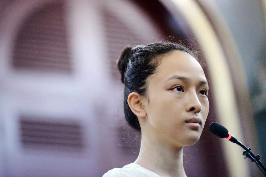 Nhan chung vu Phuong Nga tra loi tham van tu phong cach ly hinh anh