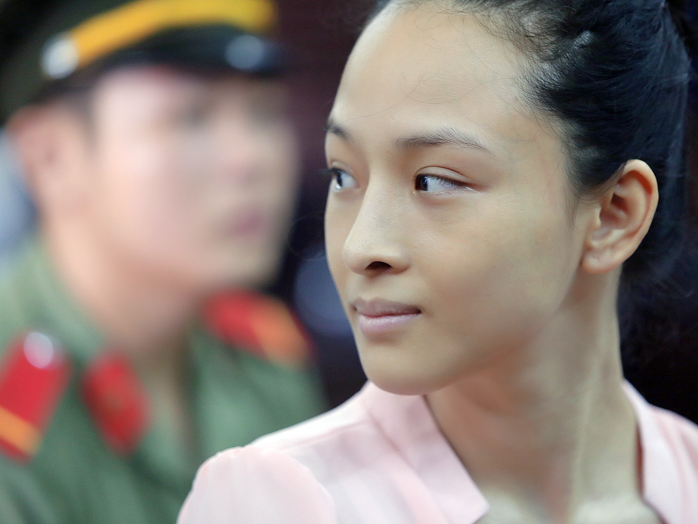 Video truc tiep phien xu hoa hau Phuong Nga hinh anh