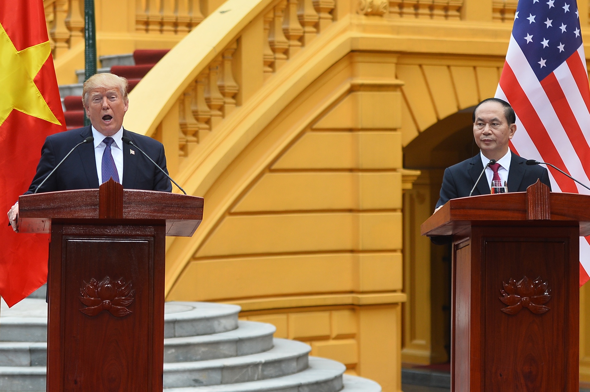 Video hop bao cua Chu tich nuoc Tran Dai Quang va Tong thong Trump hinh anh