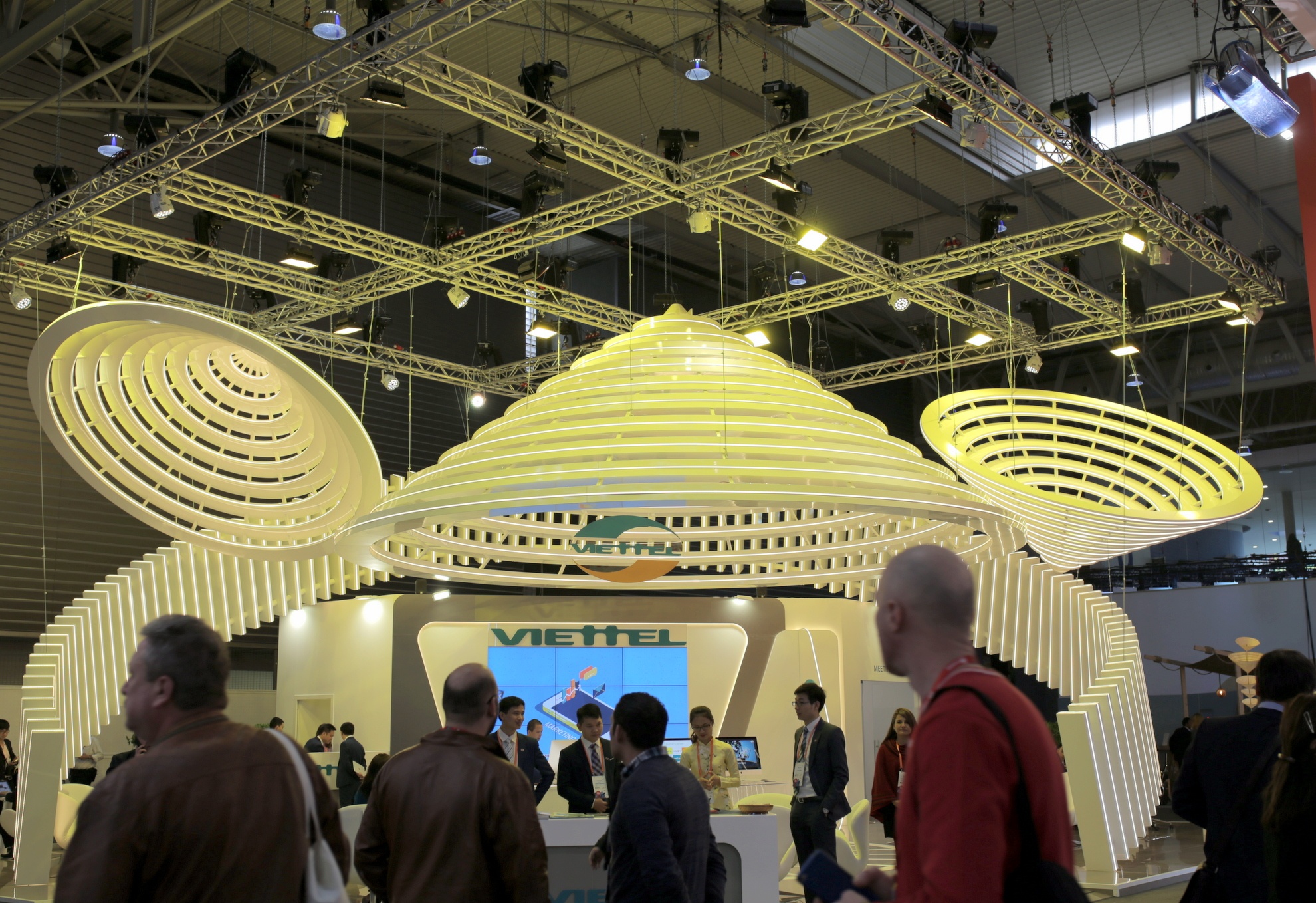 Viettel gay an tuong tai Hoi nghi Di dong The gioi 2018 hinh anh