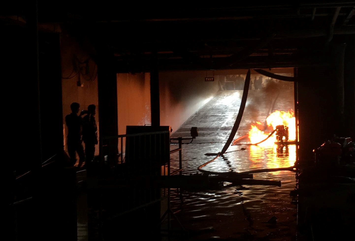 Toan canh vu chay chung cu Carina Plaza khien 13 nguoi chet hinh anh