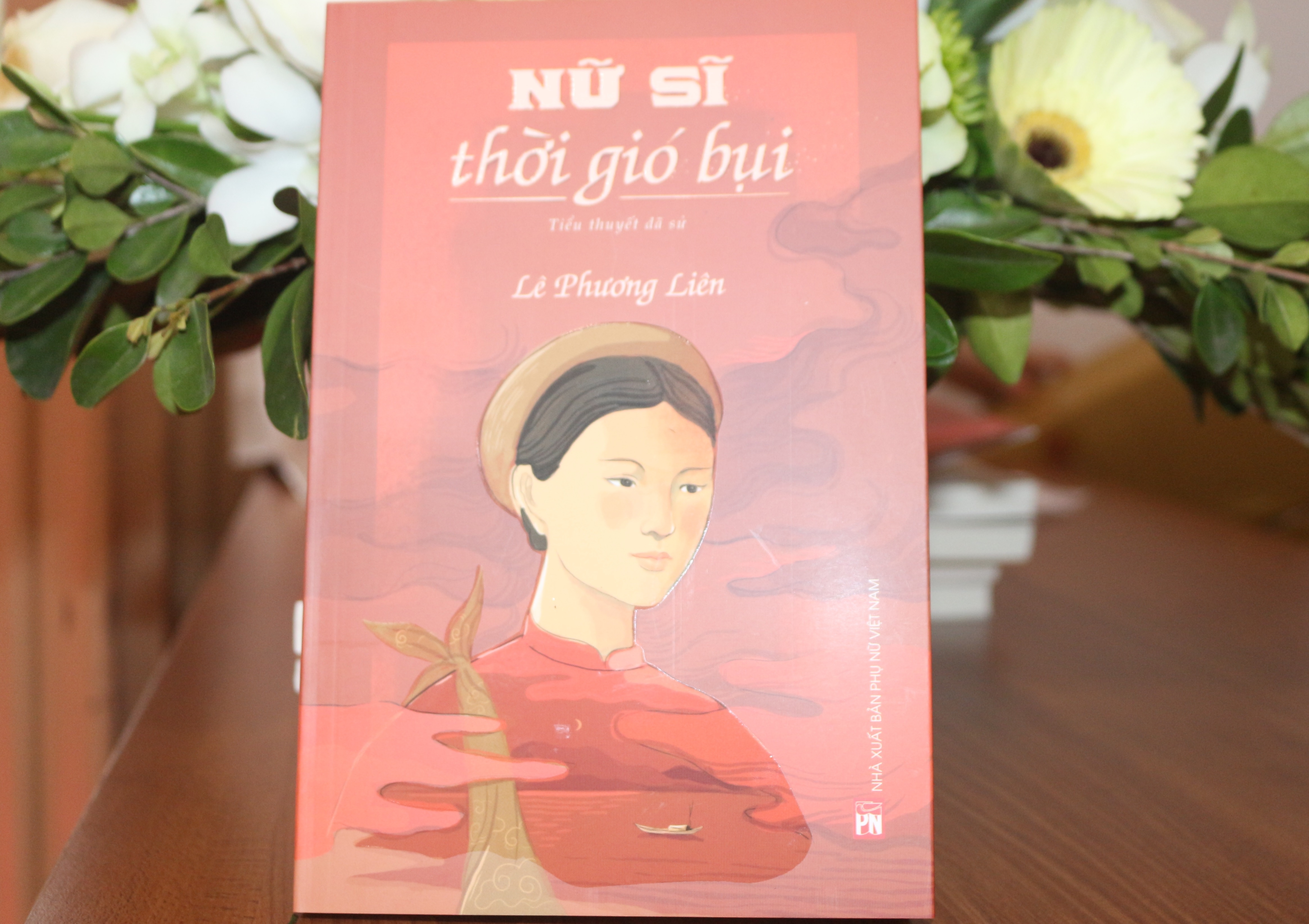 Cuon tieu thuyet da su ve tai nu Doan Thi Diem hinh anh