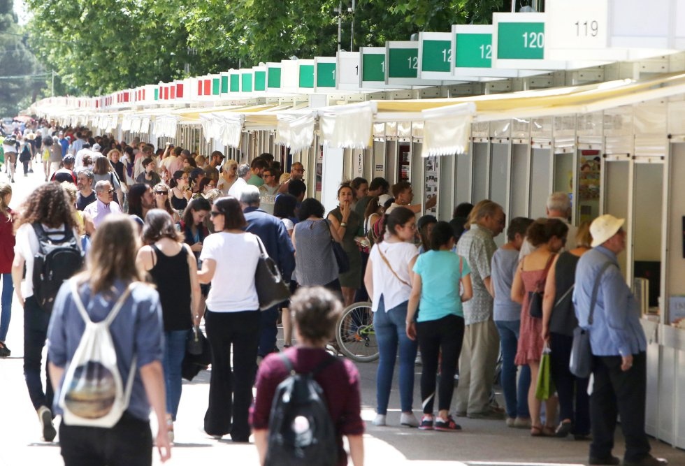 Hoi cho sach Madrid anh 1