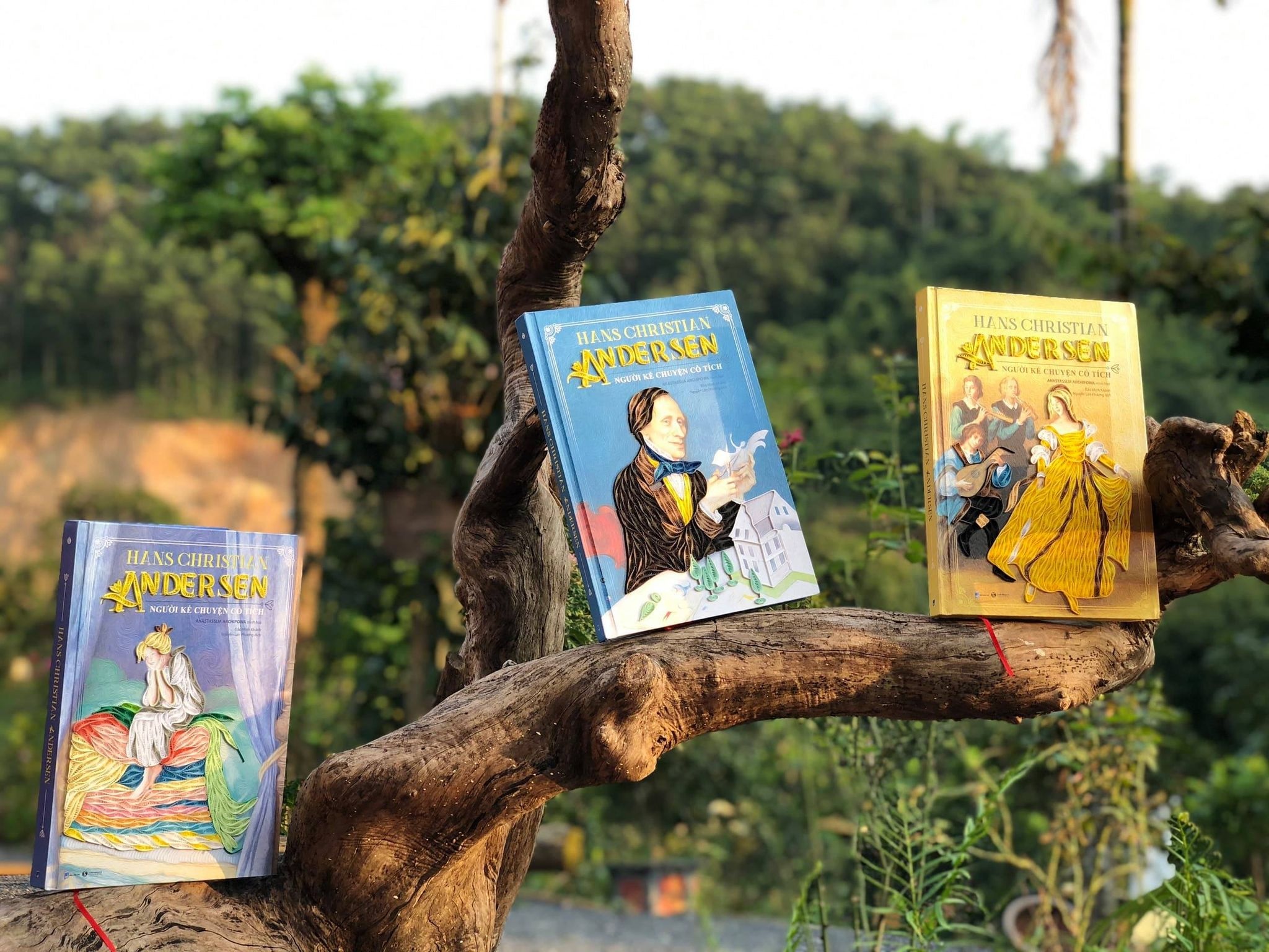 Dau gia sach quy ung ho cong tac chong dich Covid-19 hinh anh