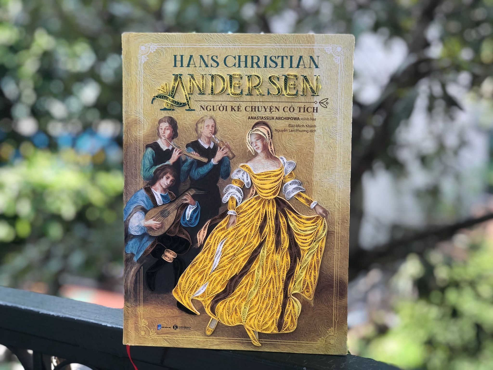 Cac an ban quy ve Andersen duoc mua voi gia hon 31 trieu dong hinh anh