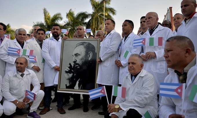 Nhat ky ve lu doan bac si Henry Reeve chong dich tai Italy hinh anh