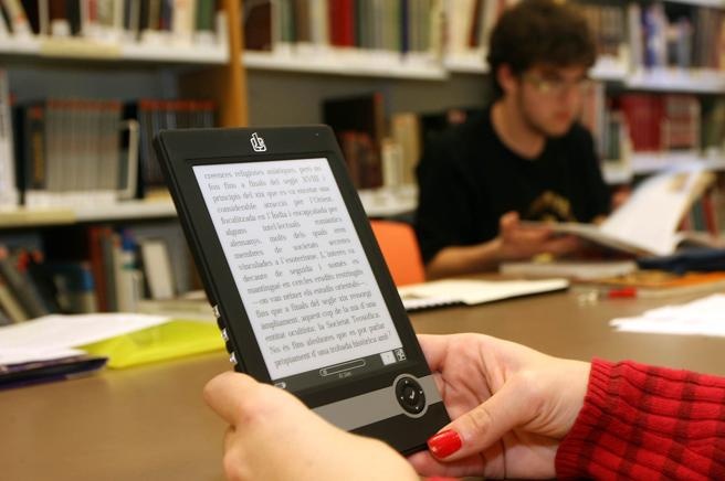 Nganh xuat ban vuot kho nho sach noi, sach dien tu hinh anh