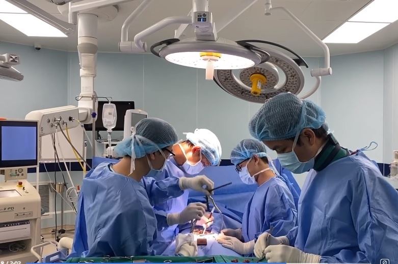 Noi anh sang khong bao gio tat anh 1