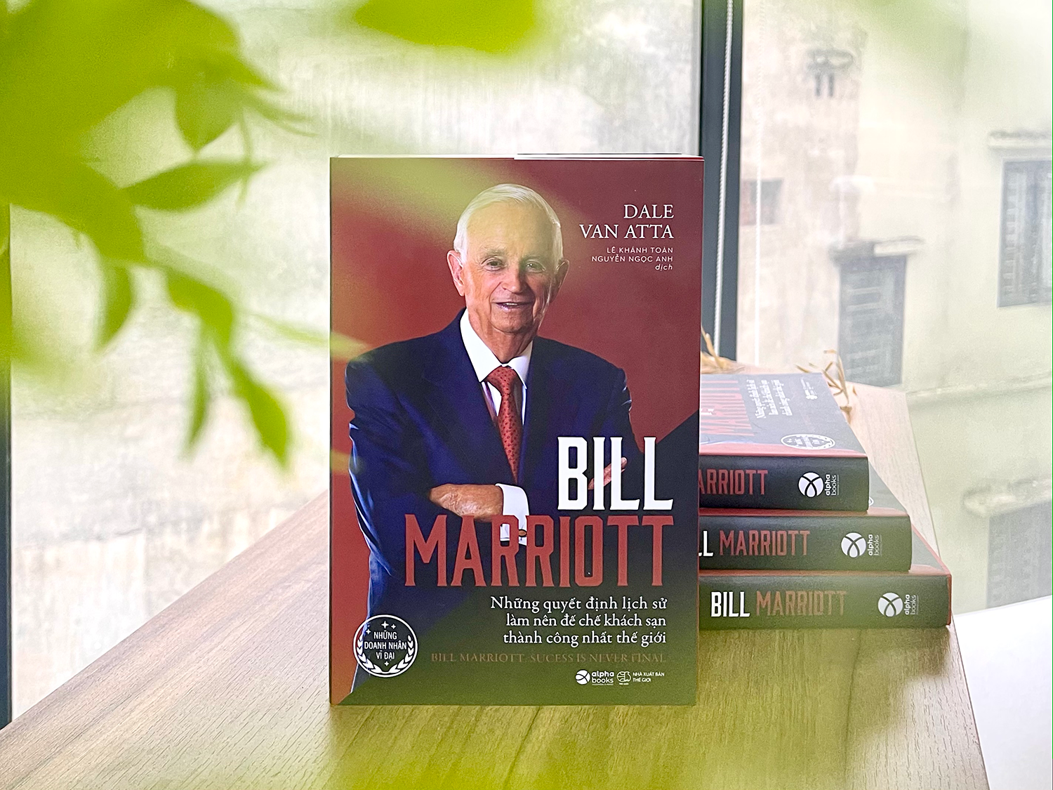 Ra mat sach ve 'hoang de khach san' Bill Marriott hinh anh