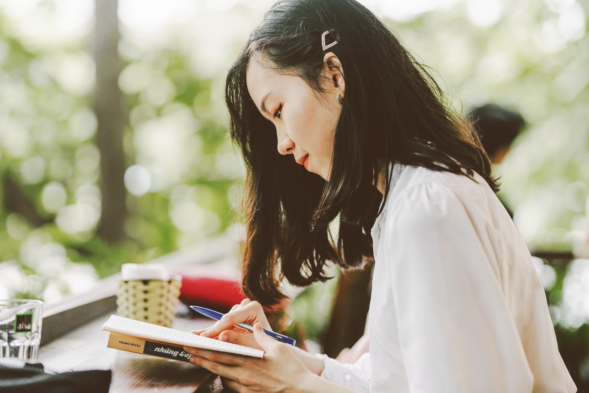 Hien Trang: 'Van chuong khong can bat chuoc cuoc doi' hinh anh