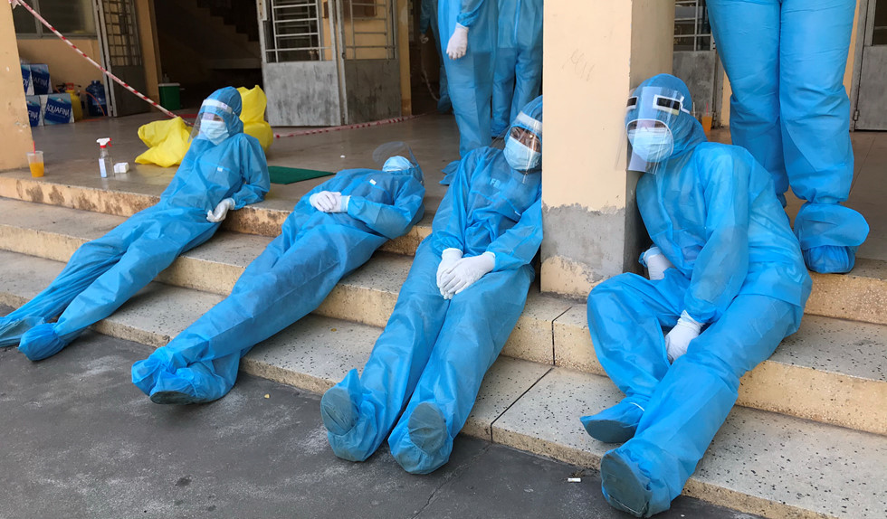 Bac si viet sach ve dai dich anh 3