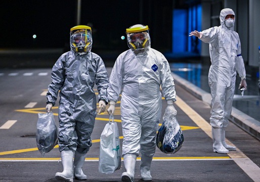 Nhung tam guong sang giua dai dich hinh anh