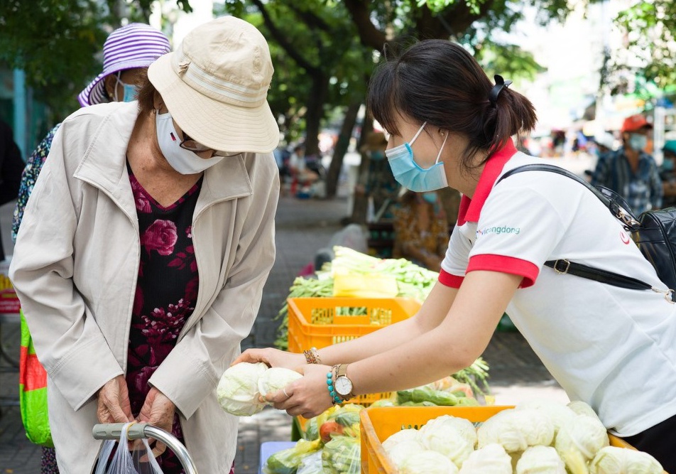 Tam su cua nguoi phu nu mo phien cho 0 dong hinh anh