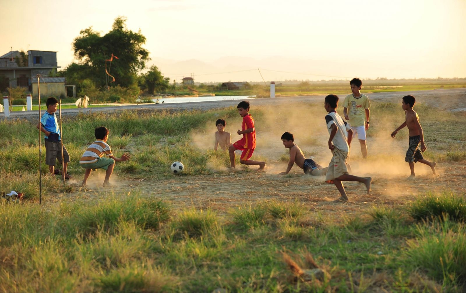 Ung ho doi bong que nha anh 1