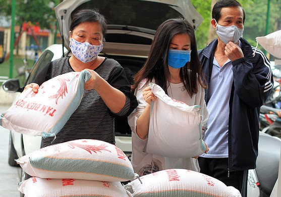 15 diem tang gao cho nguoi gap kho khan trong mua dich hinh anh