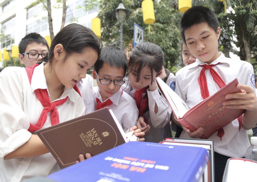 Tang sach de lan toa van hoa doc hinh anh