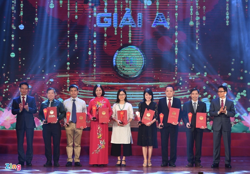 Giai thuong Sach quoc gia anh 2