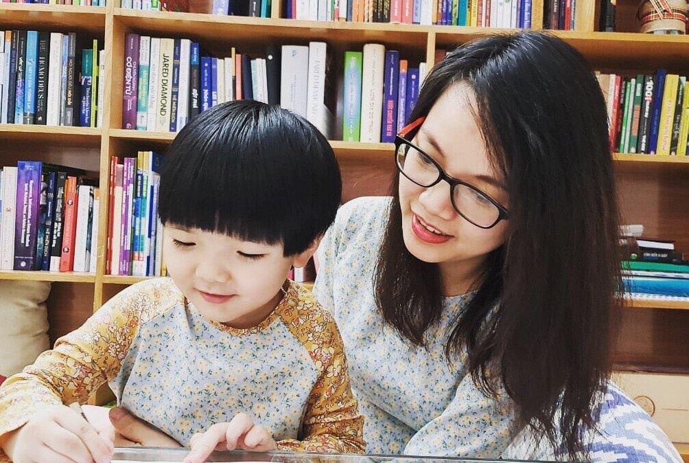 Tang sach cho doc gia qua cac cuoc thi truc tuyen hinh anh