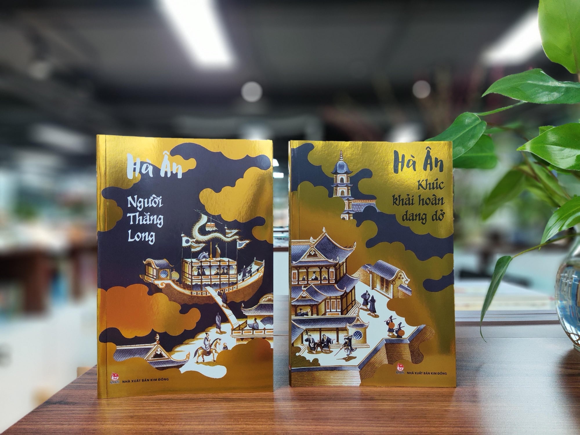 Tang sach cho doc gia anh 1