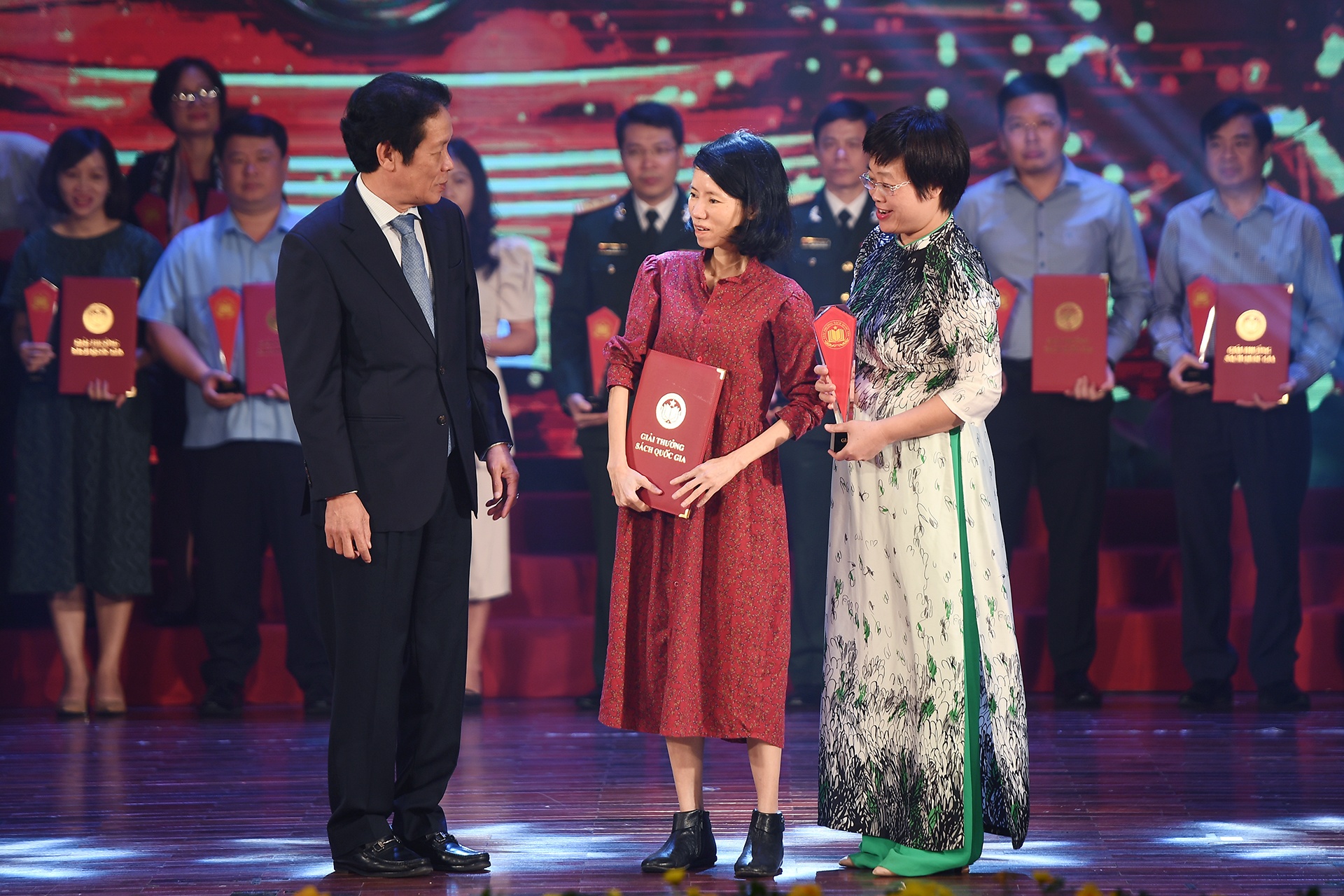 Giai thuong Sach quoc gia anh 2