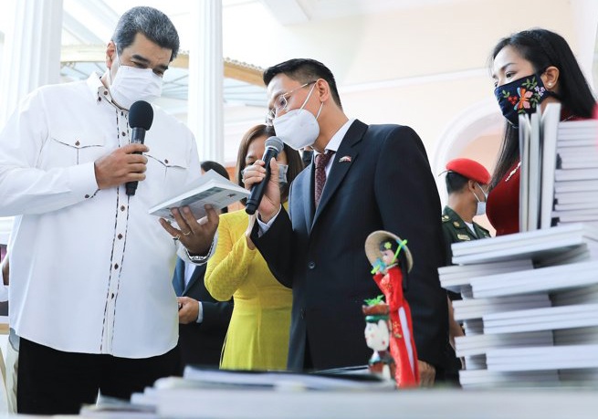 Dau an cua Viet Nam tai Hoi cho sach quoc te Venezuela hinh anh