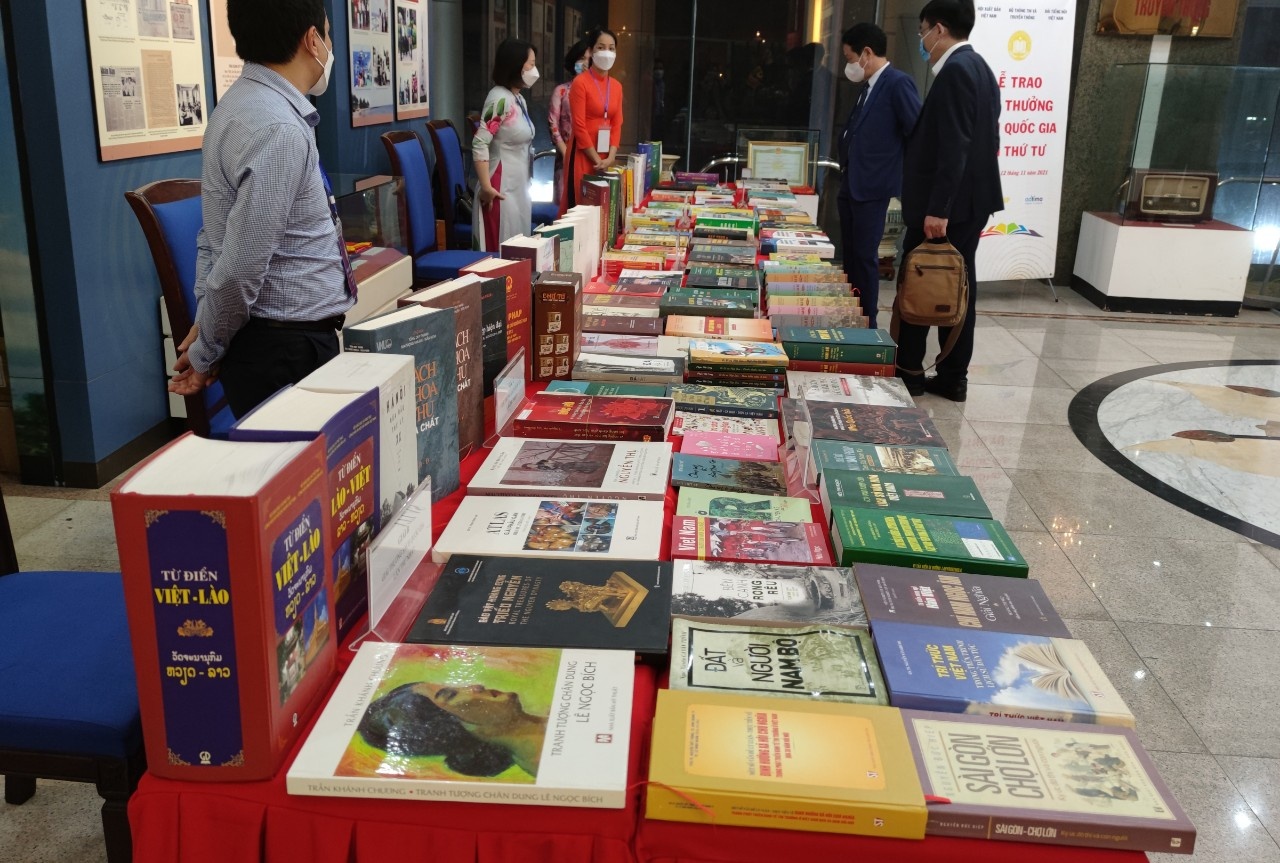 Giai thuong Sach quoc gia anh 2