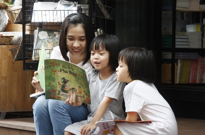 Lan toa tinh yeu doc sach cho tre hinh anh