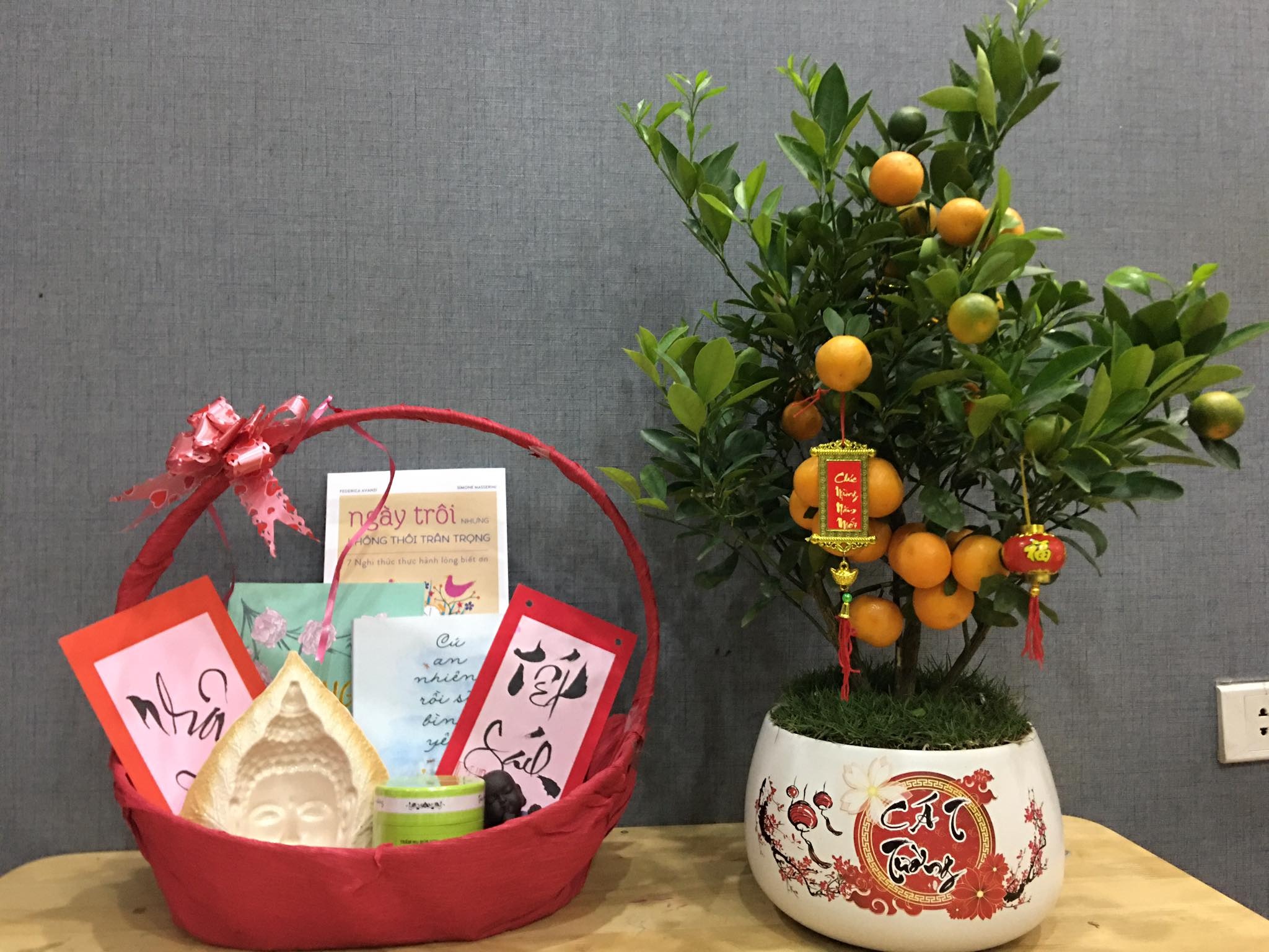 Gio qua sach thay loi chuc y nghia dau xuan hinh anh