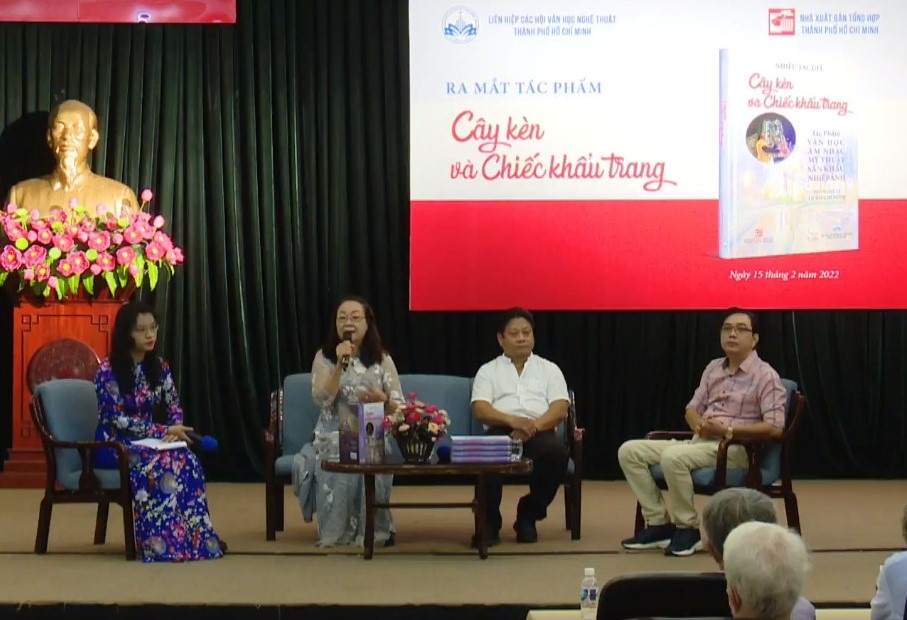 cong hien cua van,  nghe si trong dai dich anh 1