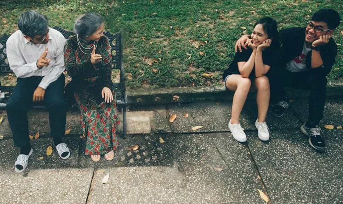 Tinh yeu thoi ong, ba hinh anh