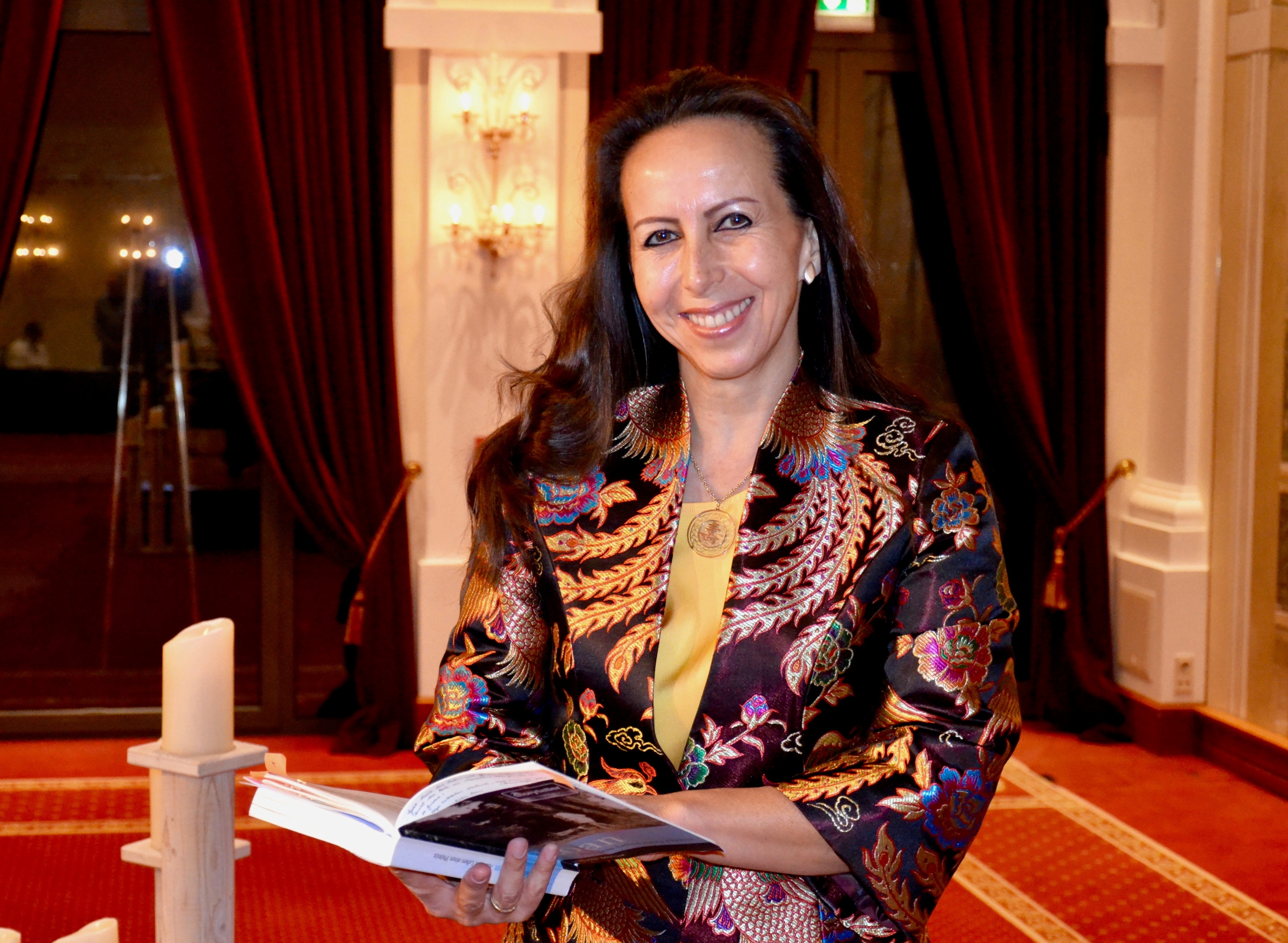 nghi luc cua nguoi phu nu Phap goc Viet anh 2