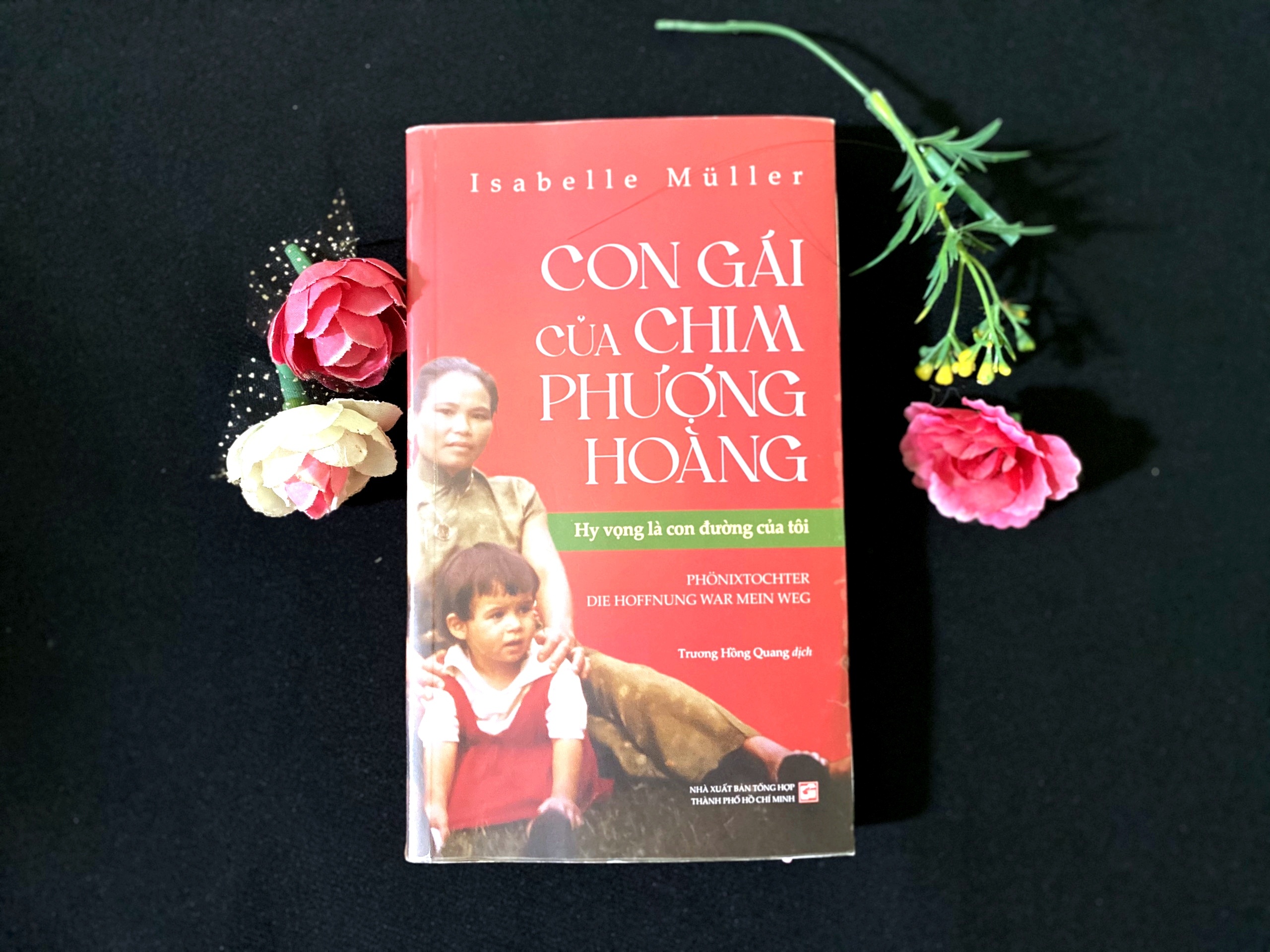 Nghi luc cua nguoi phu nu mang trong minh dong mau Viet hinh anh