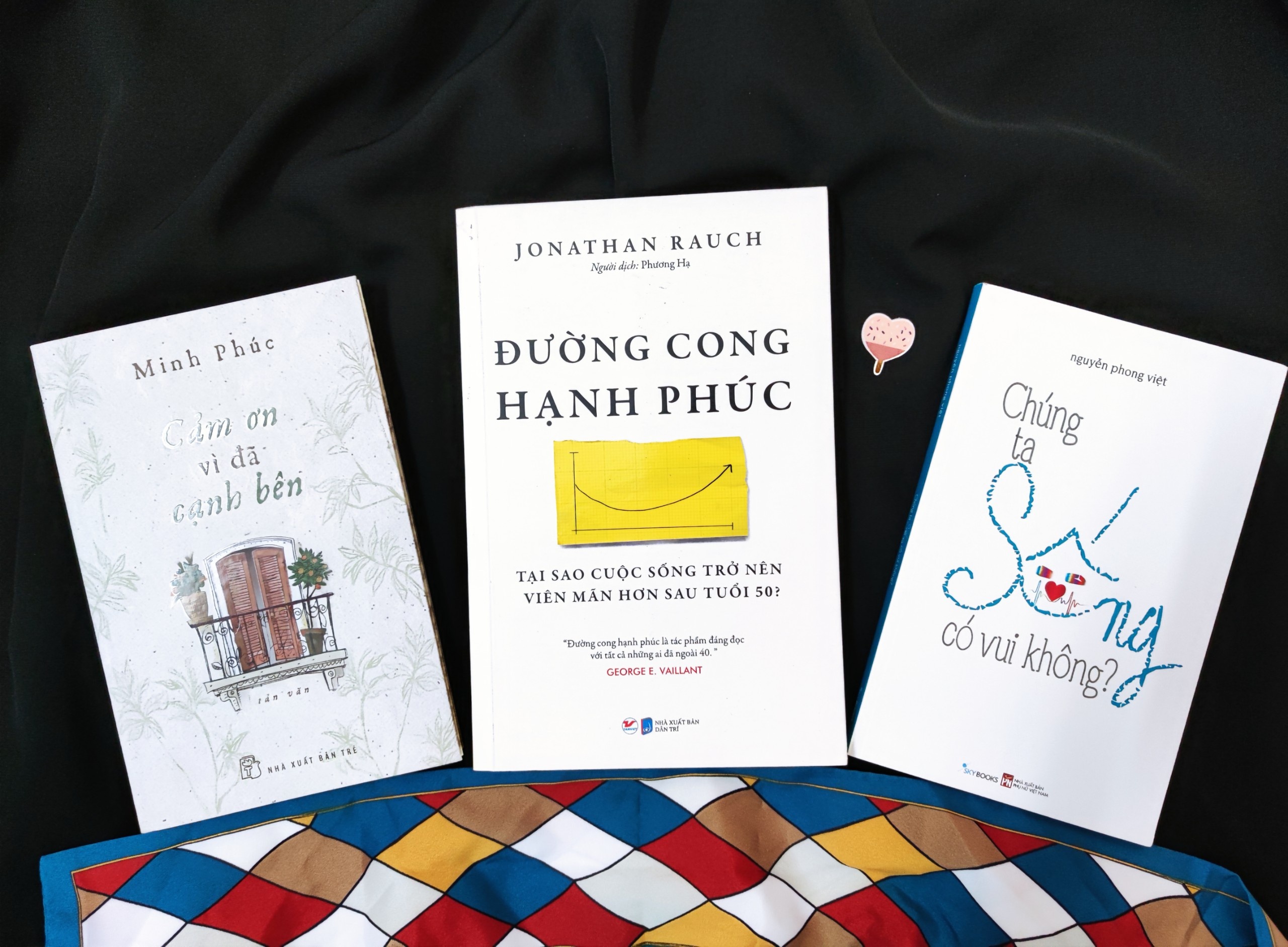 Nhung cuon sach ban ve hanh phuc hinh anh