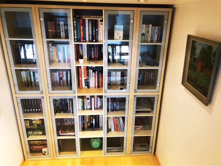 du hoc sinh lam ban voi sach anh 3