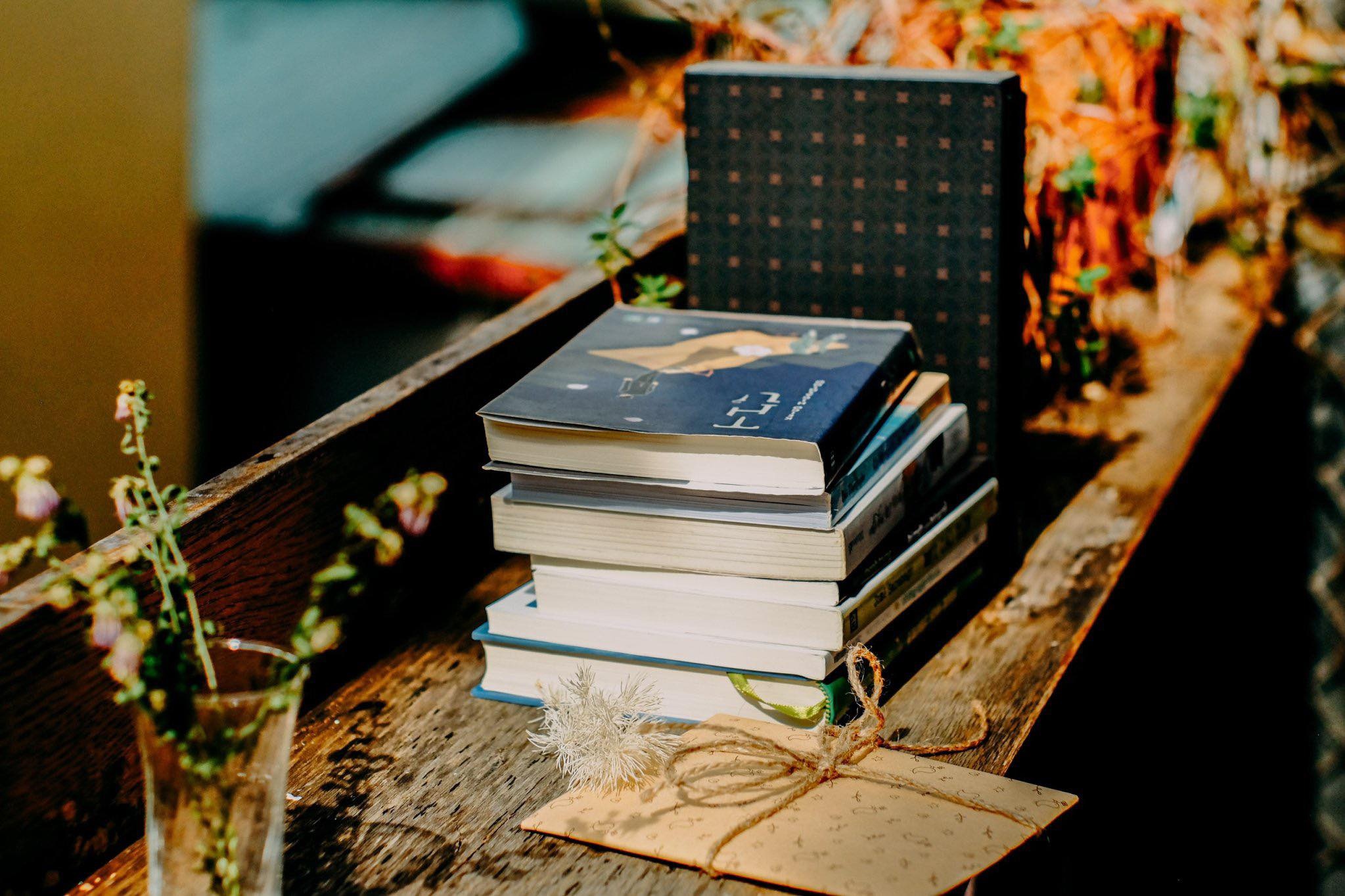 nhom doc sach tren mang xa hoi anh 1