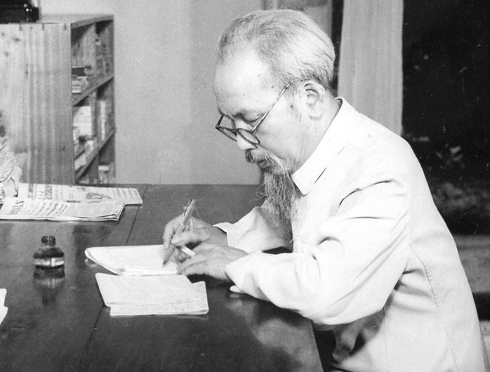 'Vang vong loi nuoc non' hinh anh