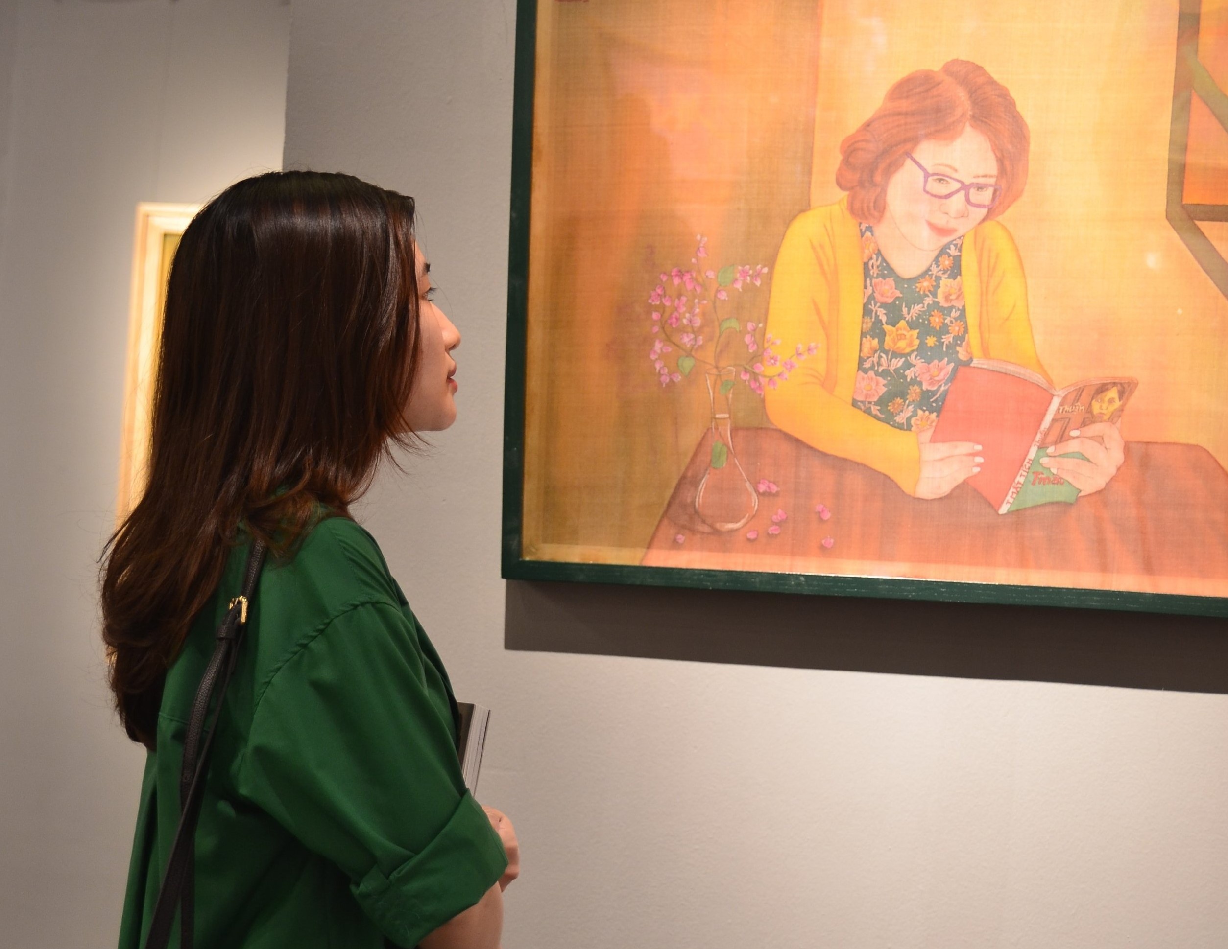 Net dep khi doc sach hinh anh