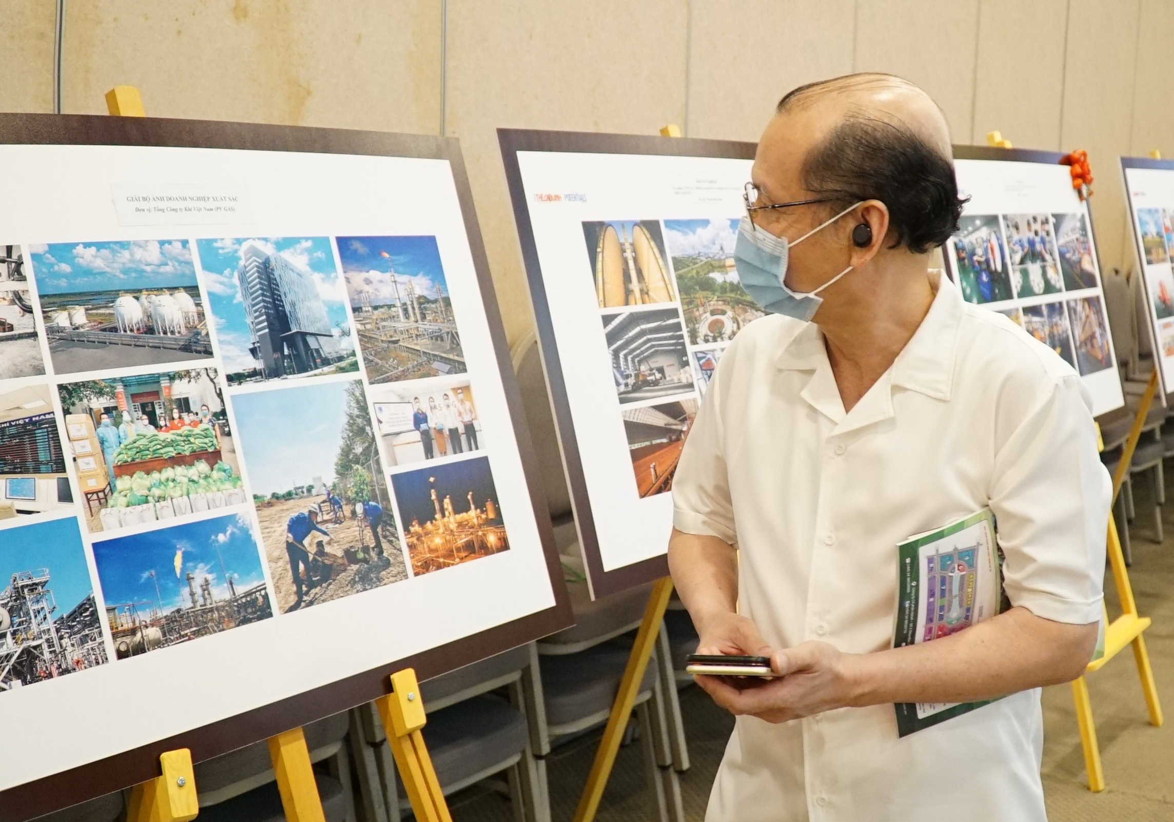 Tai hien khoanh khac chong dich hinh anh