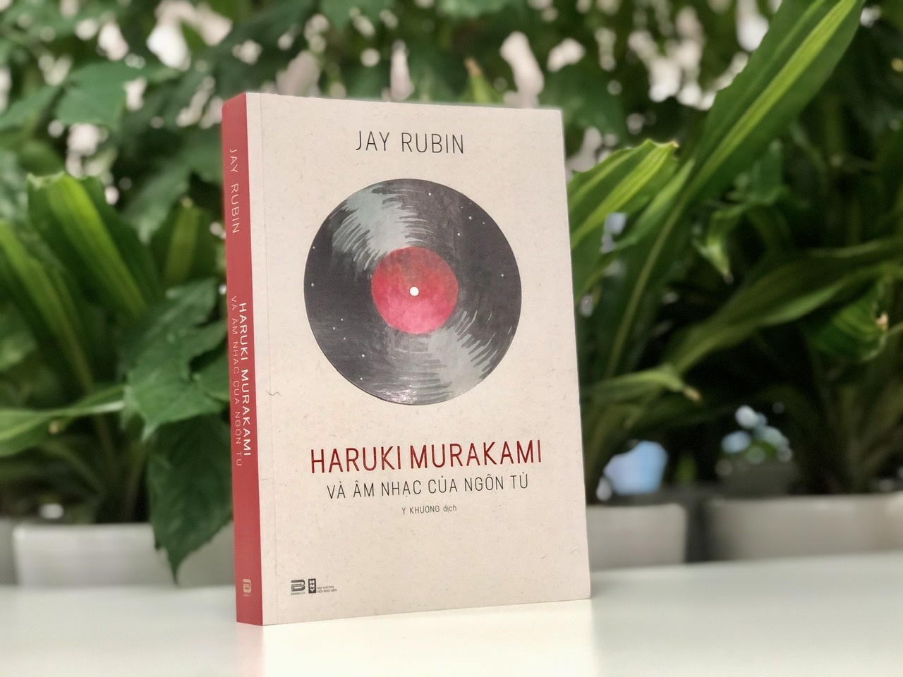 Dong chu viet nguoc trong sach ve Haruki Murakami co y nghia gi? hinh anh