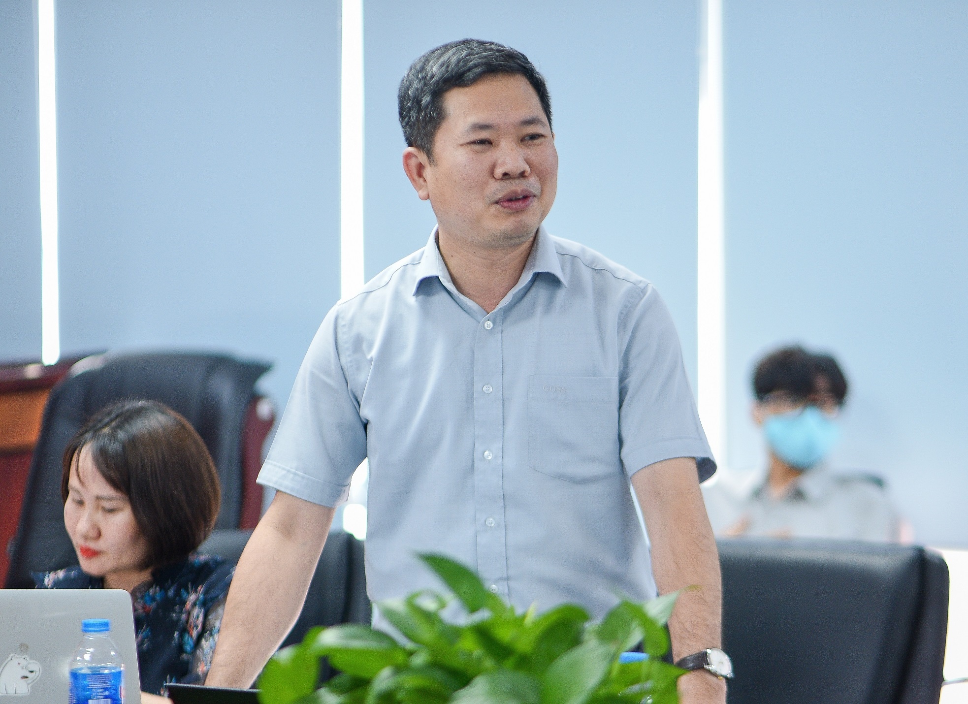 bien tap vien sach anh 2