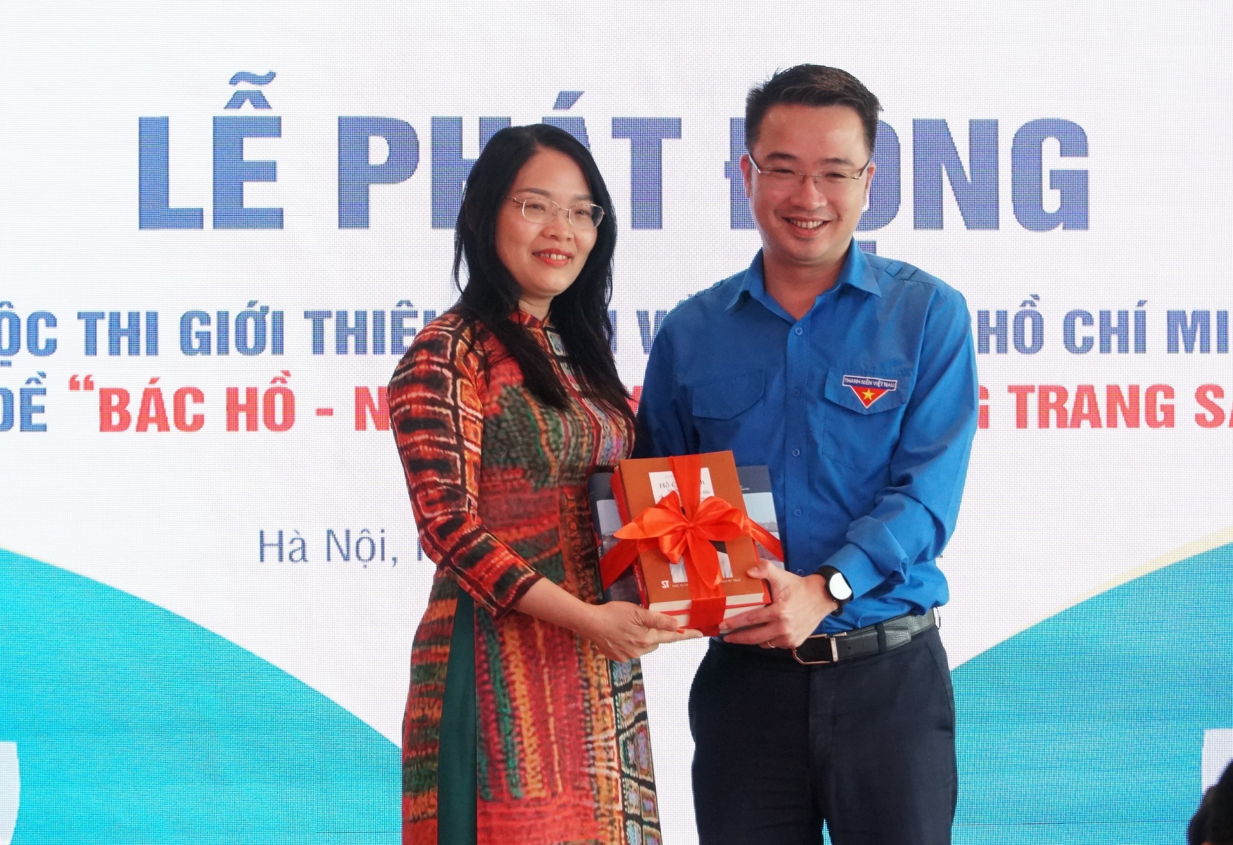 sach ve Bac Ho anh 1