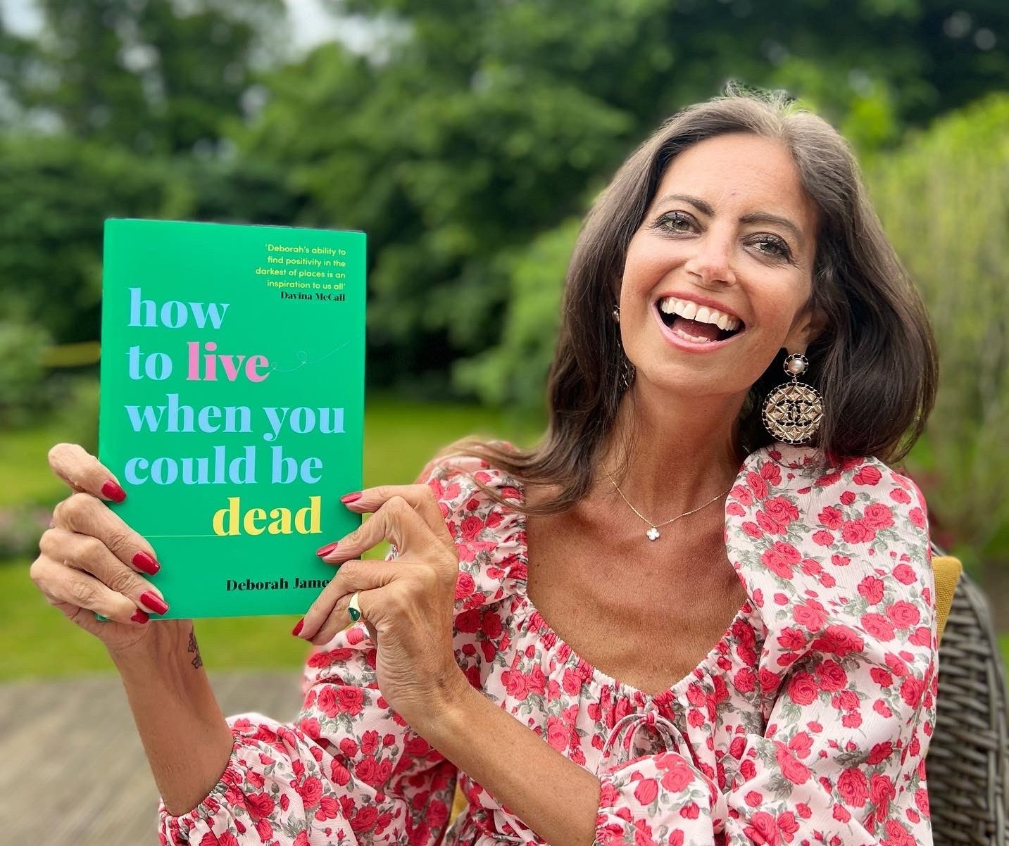 Cuon sach ban chay truoc khi xuat ban hinh anh