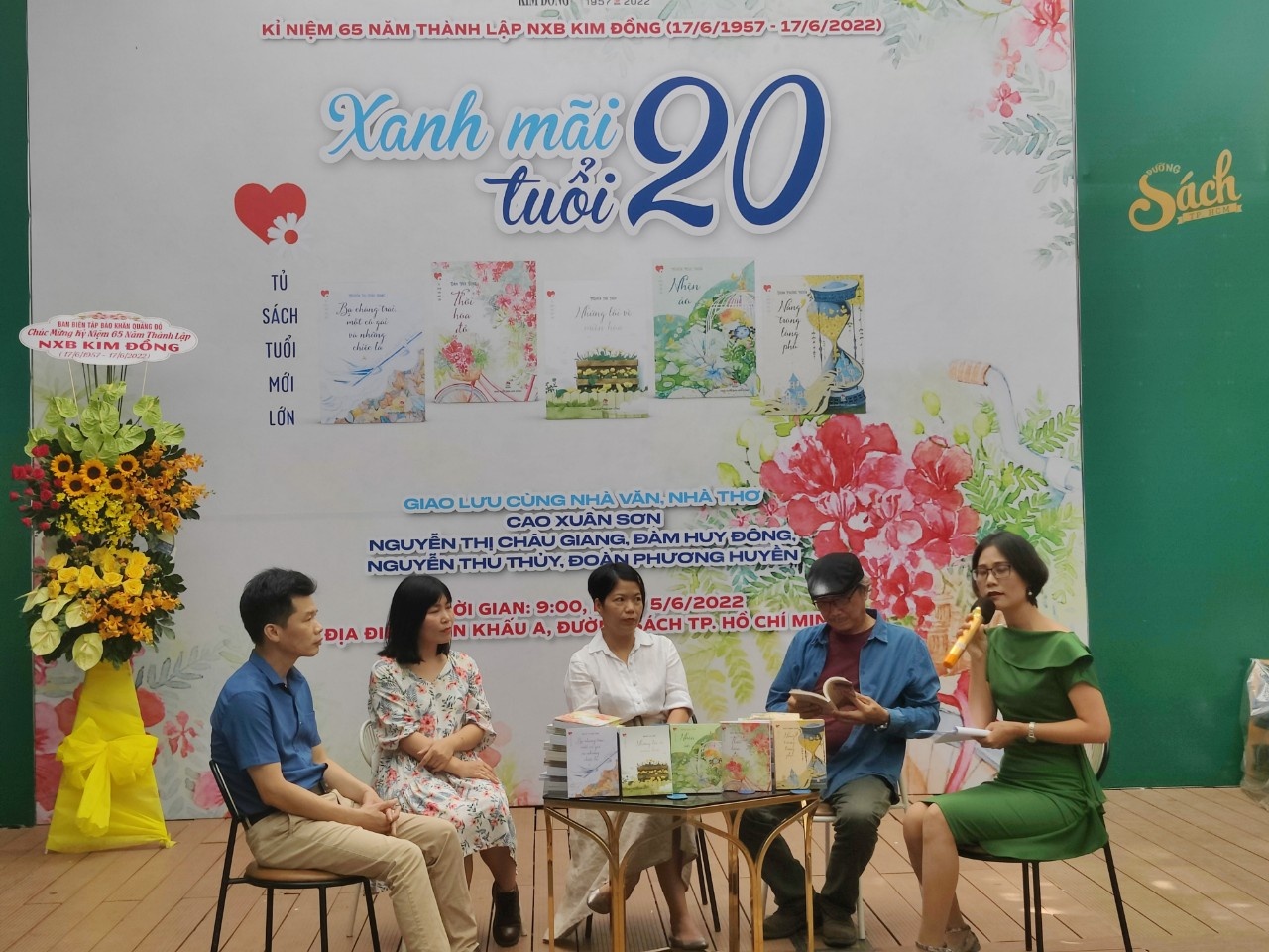 Tu sach Tuoi moi lon anh 1