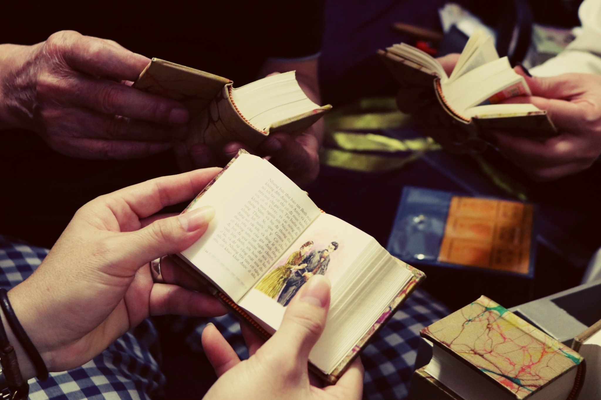 Vi quyen - dong sach chinh phuc gioi suu tam hinh anh